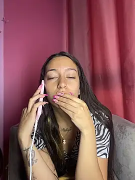 DulceLatinaxo online show from 04/15/26, 06:04