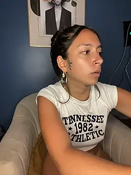 DulceLatinaxo online show from 04/28/26, 02:27