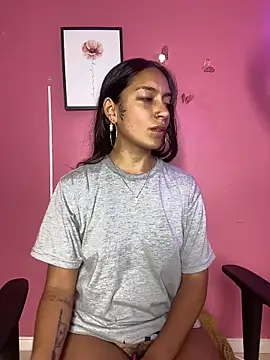 DulceLatinaxo online show from 05/01/26, 09:52