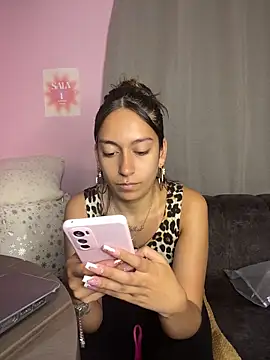 DulceLatinaxo online show from 05/13/26, 10:06