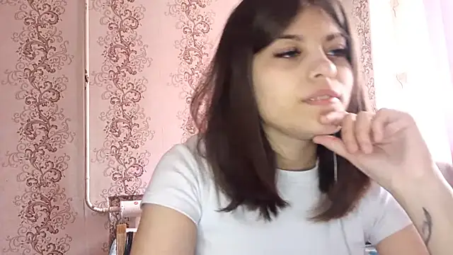 Snapshot of Mialikesun chatting on 04/20/26, 10:18 Mialikesun online show from 04/20/26, 10:18