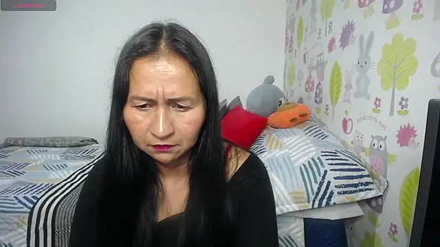 Snapshot of Tyna_b chatting on 06/14/26, 01:25 Tyna b online show from 06/14/26, 01:25