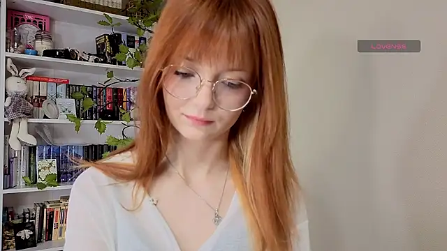 Snapshot of Lilyrin chatting on 05/11/26, 08:28 Lilyrin online show from 05/11/26, 08:28