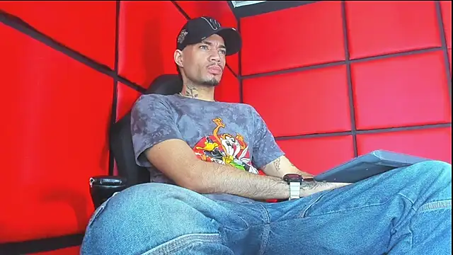 Daniel huge22 online show from 06/17/26, 03:02