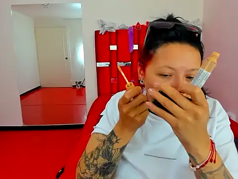 scarlett red 1 online show from 05/20/26, 04:13