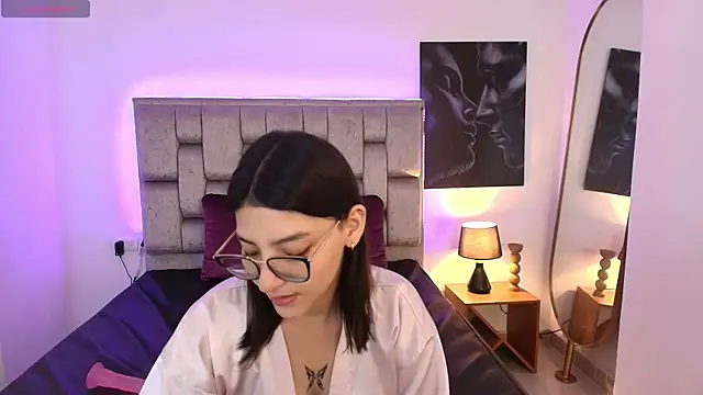 Snapshot of candy_tina chatting on 04/17/26, 02:09 candy tina online show from 04/17/26, 02:09