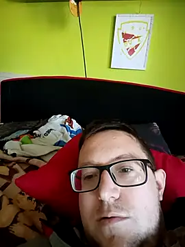 Snapshot of zsolt1910 chatting on 05/03/26, 12:22 zsolt1910 online show from 05/03/26, 12:22