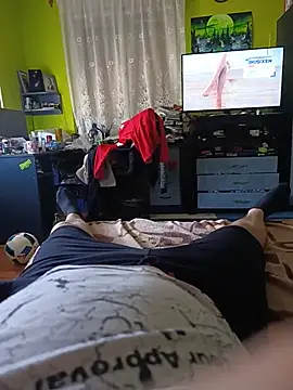 Snapshot of zsolt1910 chatting on 05/27/26, 01:30 zsolt1910 online show from 05/27/26, 01:30