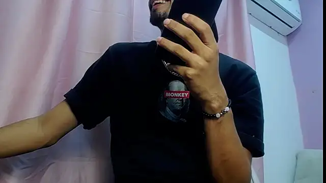 Snapshot of Amir_guy_ chatting on 04/19/26, 06:10 Amir guy online show from 04/19/26, 06:10