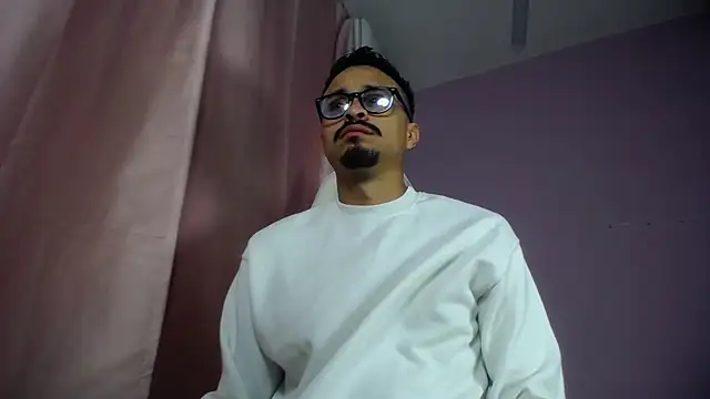 Snapshot of Amir_guy_ chatting on 05/09/26, 12:43 Amir guy online show from 05/09/26, 12:43