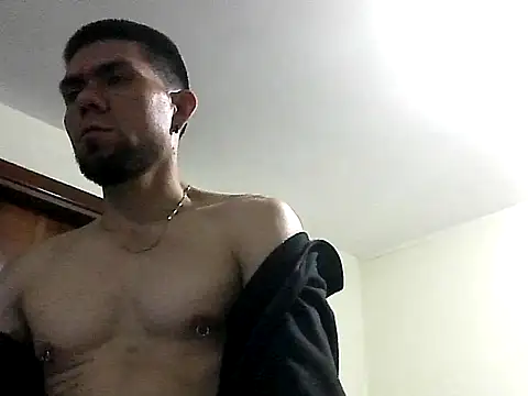 Snapshot of thomas2wood chatting on 05/08/26, 01:55 thomas2wood online show from 05/08/26, 01:55
