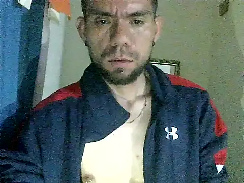 Snapshot of thomas2wood chatting on 05/15/26, 12:28 thomas2wood online show from 05/15/26, 12:28