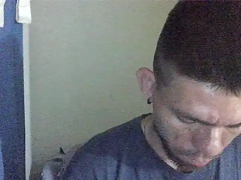Snapshot of thomas2wood chatting on 05/24/26, 02:38 thomas2wood online show from 05/24/26, 02:38