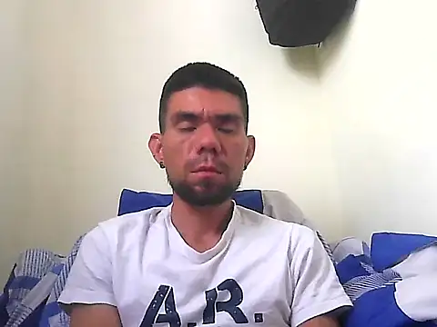 Snapshot of thomas2wood chatting on 05/29/26, 05:11 thomas2wood online show from 05/29/26, 05:11
