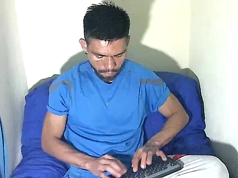 Snapshot of thomas2wood chatting on 06/23/26, 11:58 thomas2wood online show from 06/23/26, 11:58