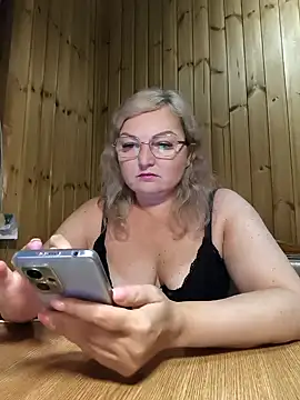 Snapshot of White-Chocolatte chatting on 05/19/26, 04:02 White-Chocolatte online show from 05/19/26, 04:02
