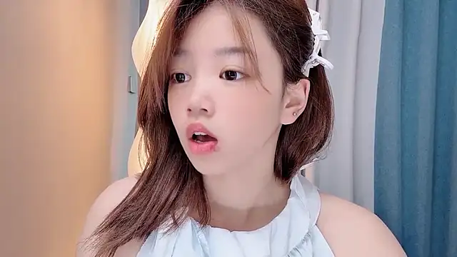 Snapshot of Lilababy00 chatting on 06/19/26, 01:43 Lilababy00 online show from 06/19/26, 01:43