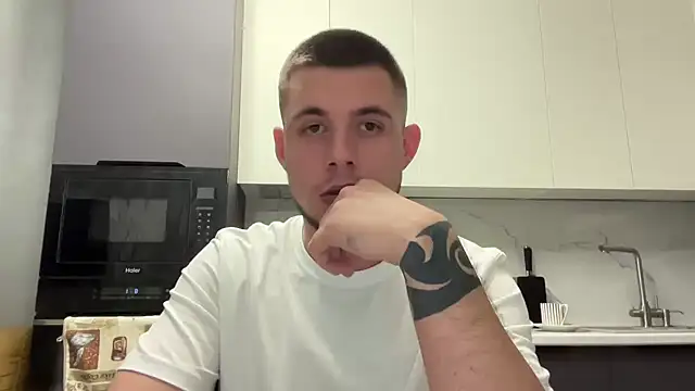 Snapshot of Viktor348 chatting on 04/07/26, 12:38 Viktor348 online show from 04/07/26, 12:38