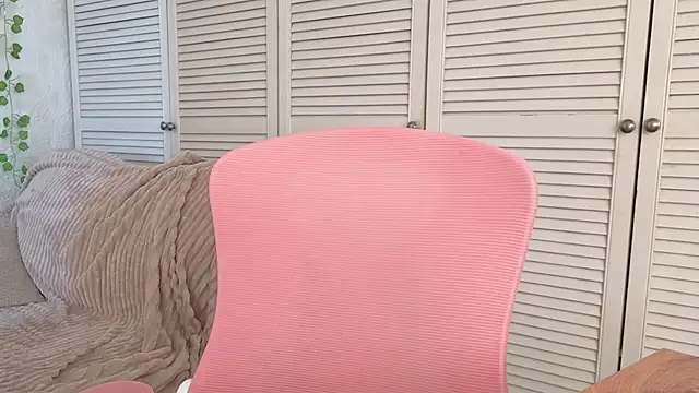 vielleee online show from 05/18/26, 04:07