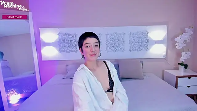 Snapshot of Atheena__ chatting on 05/18/26, 02:34 Atheena online show from 05/18/26, 02:34