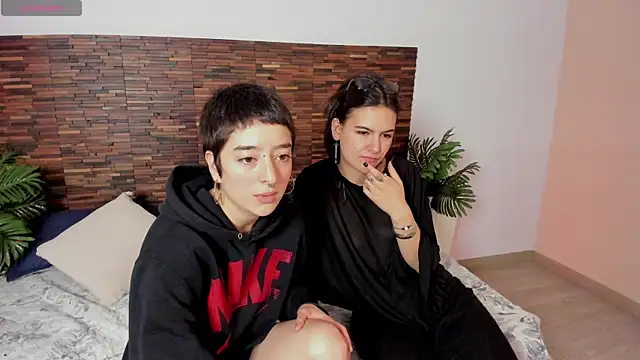 Snapshot of Atheena__ chatting on 05/19/26, 01:17 Atheena online show from 05/19/26, 01:17