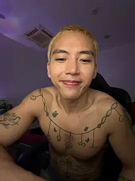 Snapshot of CheoXiao chatting on 04/19/26, 05:34 CheoXiao online show from 04/19/26, 05:34