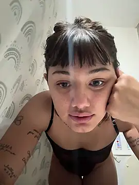 Snapshot of vickdaqui chatting on 04/07/26, 08:31 vickdaqui online show from 04/07/26, 08:31