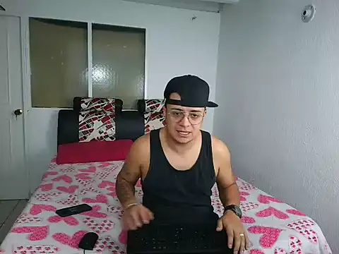 max and lilu2 online show from 04/11/26, 08:24