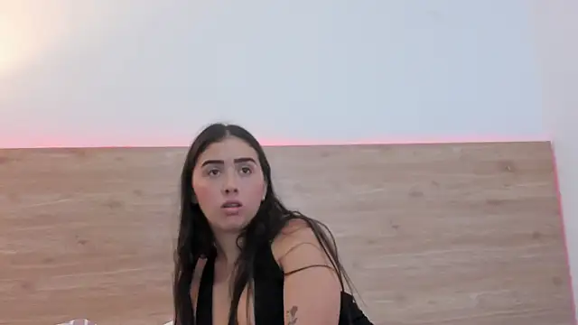 Zoevelvet  online show from 04/08/26, 06:41