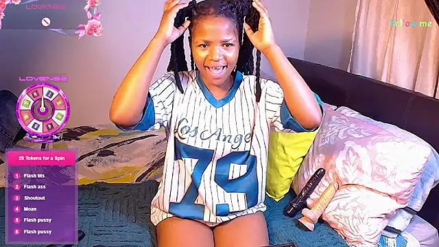 Snapshot of CocoaBelle chatting on 05/02/26, 10:37 CocoaBelle online show from 05/02/26, 10:37