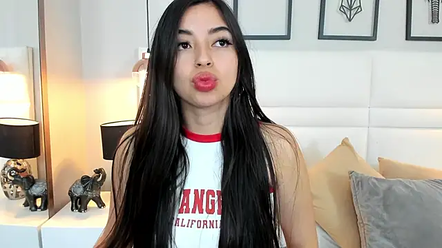 Snapshot of Melody__blake chatting on 04/19/26, 12:04 Melody blake online show from 04/19/26, 12:04