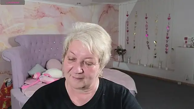 Snapshot of Poppy_Pulse chatting on 04/21/26, 07:03 Poppy Pulse online show from 04/21/26, 07:03