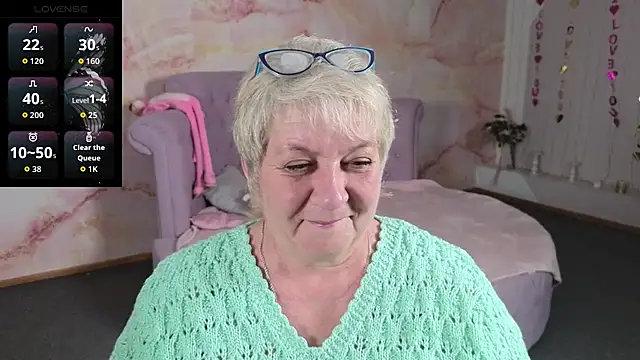 Snapshot of Poppy_Pulse chatting on 04/22/26, 06:16 Poppy Pulse online show from 04/22/26, 06:16