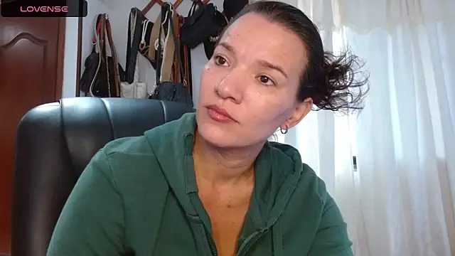 Snapshot of valery_fitt chatting on 04/17/26, 11:13 valery fitt online show from 04/17/26, 11:13