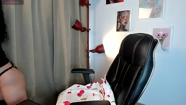 Snapshot of dolcee__ chatting on 04/29/26, 01:15 dolcee online show from 04/29/26, 01:15