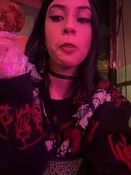 Snapshot of Kattze_ chatting on 05/19/26, 01:33 Kattze online show from 05/19/26, 01:33