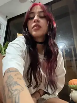 Snapshot of Kattze_ chatting on 06/04/26, 01:33 Kattze online show from 06/04/26, 01:33