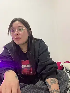 Snapshot of cherryxxox chatting on 04/30/26, 03:57 cherryxxox online show from 04/30/26, 03:57