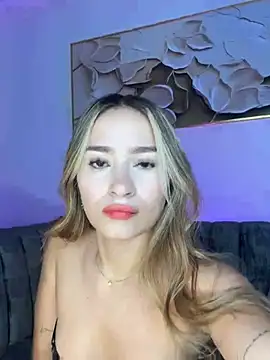 Snapshot of AmyRusso chatting on 04/15/26, 01:56 AmyRusso online show from 04/15/26, 01:56