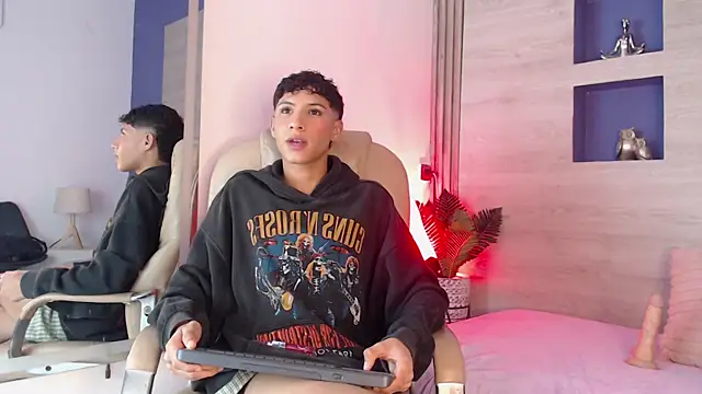 Velvet An online show from 04/28/26, 04:06