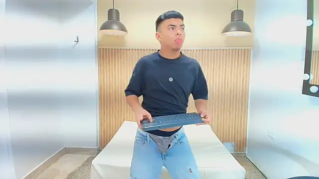 Snapshot of THIAM_KELLER1 chatting on 04/10/26, 07:29 THIAM KELLER1 online show from 04/10/26, 07:29