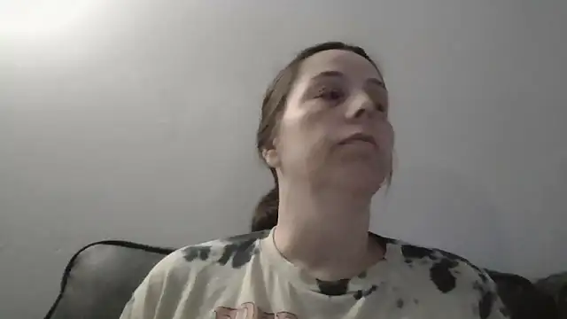 Snapshot of lily1982 chatting on 04/23/26, 01:29 lily1982 online show from 04/23/26, 01:29