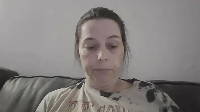 Snapshot of lily1982 chatting on 04/24/26, 01:19 lily1982 online show from 04/24/26, 01:19