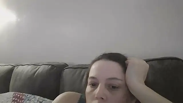 Snapshot of lily1982 chatting on 04/26/26, 04:32 lily1982 online show from 04/26/26, 04:32