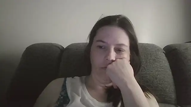 Snapshot of lily1982 chatting on 04/26/26, 04:37 lily1982 online show from 04/26/26, 04:37