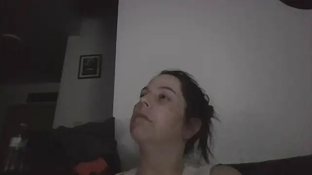 Snapshot of lily1982 chatting on 04/28/26, 02:27 lily1982 online show from 04/28/26, 02:27