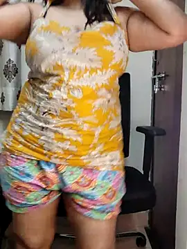 Snapshot of Aysha_69 chatting on 07/10/26, 04:20 Aysha 69 online show from 07/10/26, 04:20