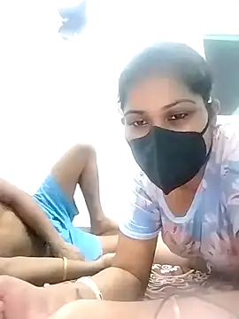 Snapshot of hornycouple096 chatting on 04/17/26, 07:17 hornycouple096 online show from 04/17/26, 07:17