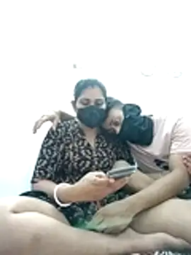 Snapshot of hornycouple096 chatting on 04/18/26, 07:07 hornycouple096 online show from 04/18/26, 07:07