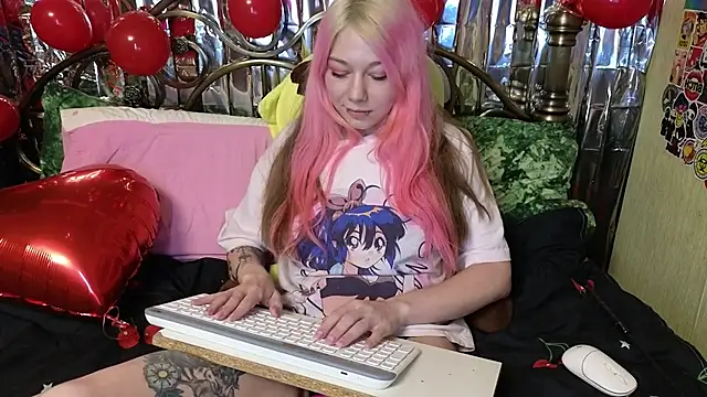 Snapshot of Sansarella chatting on 02/12/25, 07:24 Sansarella online show from 02/12/25, 07:24